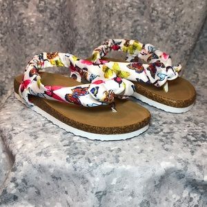 Girl’s Size 13 Falls Creek Elise White Butterfly Print Flip Flop Sandals☀️NWOT☀️